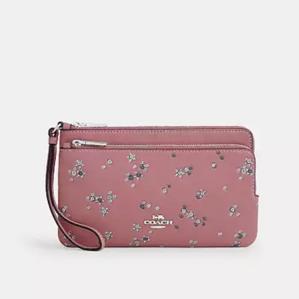 Coach Double Zip Wallet
With Star Print🎀